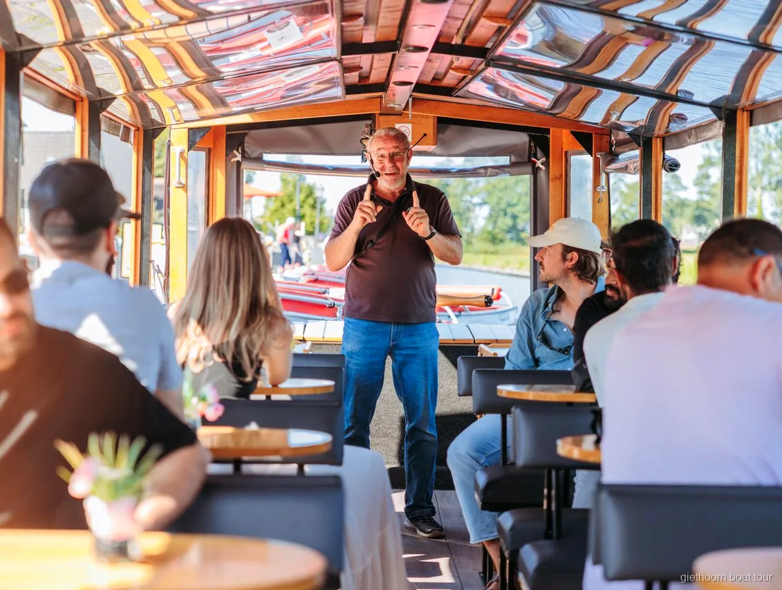 Tiempo libre recorriendo el pueblo de Giethoorn en la excursion express desde Amsterdam