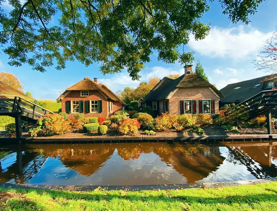 Offenes Mietboot am Anleger Zuiderpad in Giethoorn
