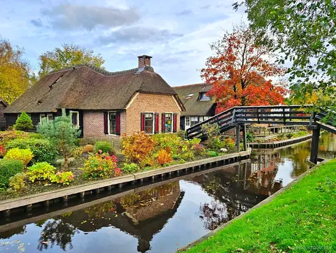 Hotelophaalbusje voor de dagtocht Giethoorn en Zaanse Schans vanuit Amsterdam