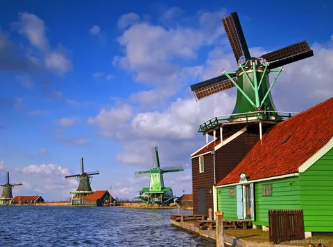 Moulins traditionnels à Zaanse Schans visités lors de l'excursion combinée à Giethoorn