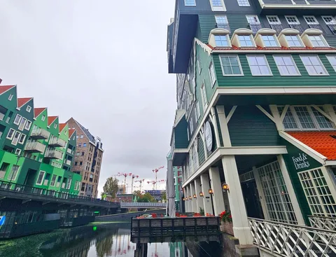 Zaandam'da renkli Lego tarzı Inntel Hotel fotoğraf durağı