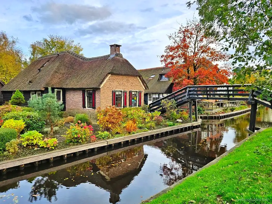 Furgone per il pickup in hotel del tour Giethoorn e Zaanse Schans da Amsterdam