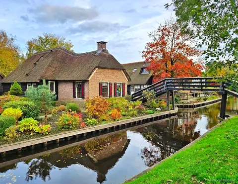 Abholfahrzeug für die Giethoorn und Zaanse Schans Tour ab Amsterdam