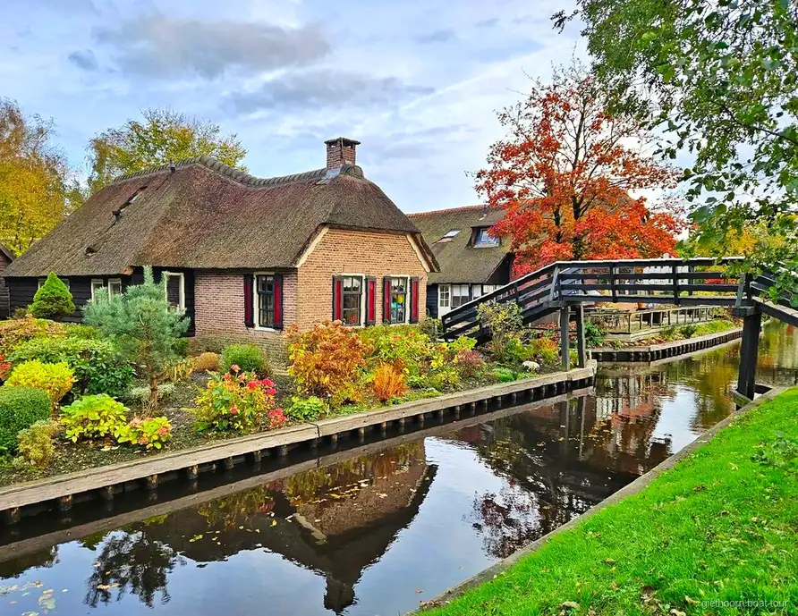 Abholfahrzeug für die Giethoorn und Zaanse Schans Tour ab Amsterdam